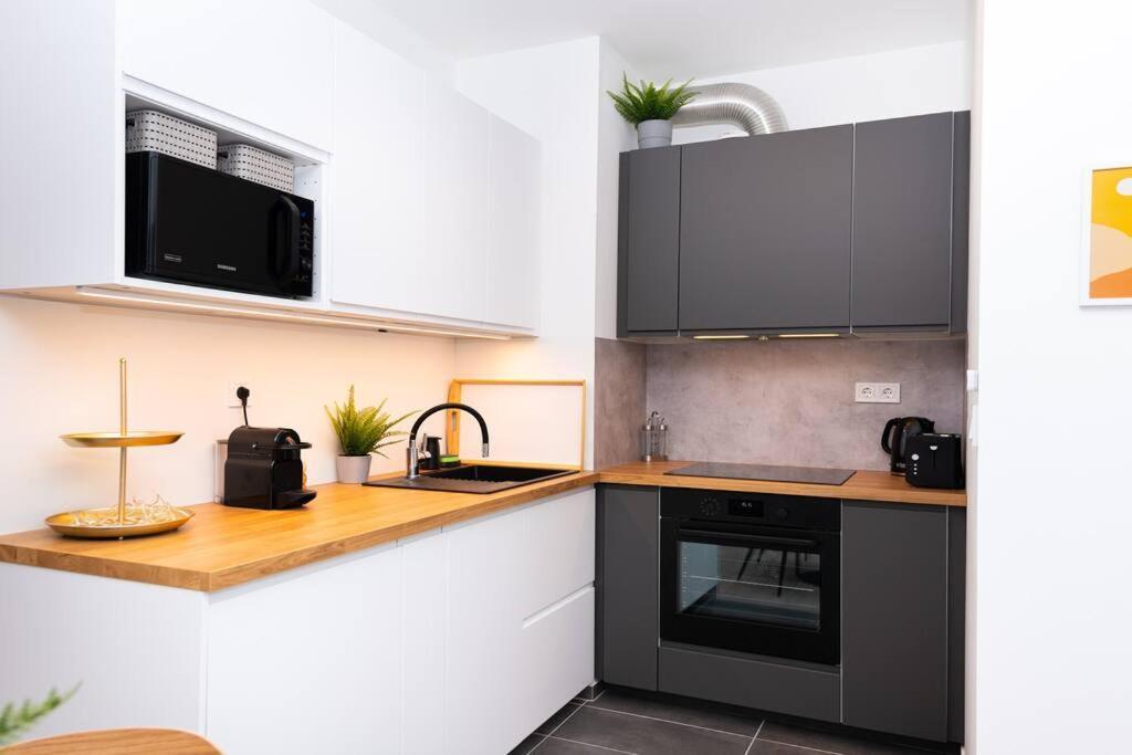 Chic207 Retreat: Modern 1br Gem With Parking By Nw Apartman Budapest